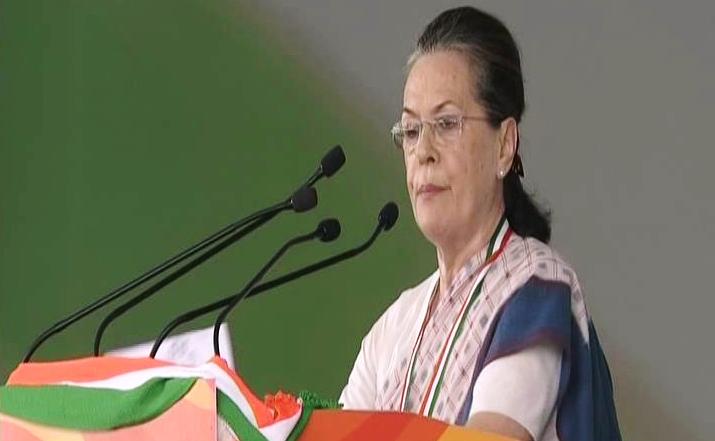 सोनिया गांधी प्रयाग पहुंची ,राहुल गांधी भी राजस्थान से शाम को पहुंचेंगे प्रयाग सोनिया गांधी प्रयाग पहुंची ,राहुल गांधी भी राजस्थान से शाम को पहुंचेंगे प्रयाग