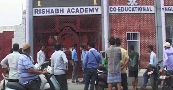 मेरठ के स्कूली में तुगलकी फरमान, योगी जी जैसे बाल कटवा कर आओ!