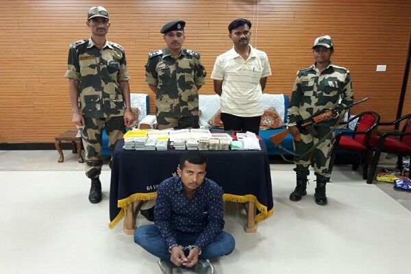 BSF ने पश्चिम बंगाल में करोड़ों की करेंसी के साथ एक बांग्लादेशी को पकड़ा