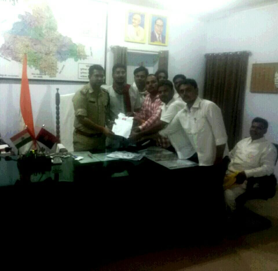 अखिलेश और मुलायम पर अभद्र टिप्पणी के मामले में जिलाध्यक्ष धर्मेद्र मिश्र ने दर्ज कराया मुकदमा अखिलेश और मुलायम पर अभद्र टिप्पणी के मामले में जिलाध्यक्ष धर्मेद्र मिश्र ने दर्ज कराया मुकदमा
