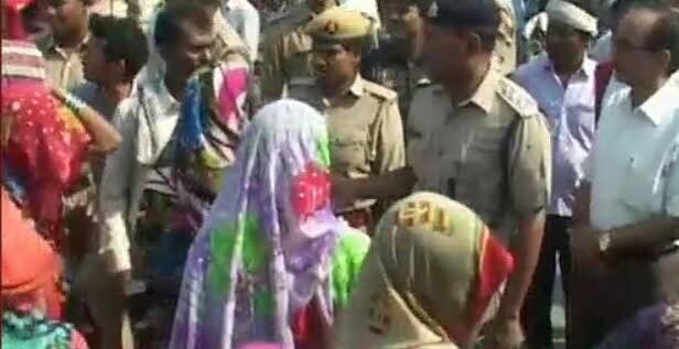 जेल में कैदी की मौत, परिजनों ने मचाया हंगामा जेल में कैदी की मौत, परिजनों ने मचाया हंगामा