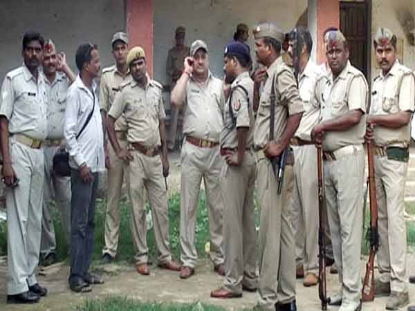 मुठभेड़ में इनामी बदमाश चढ़ा पुलिस हाथ, एसपी को लगी गोली