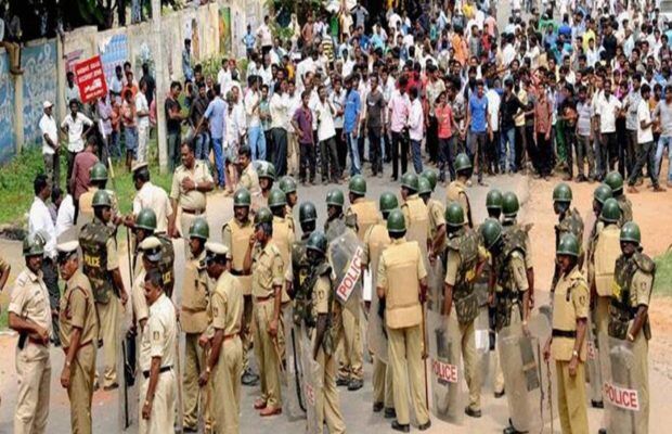 राजस्थान हिन्दू महासभा बनाम पुलिस: पथराव, लाठीचार्ज और तनाव के बाद ड्रोन से निगरानी राजस्थान हिन्दू महासभा बनाम पुलिस: पथराव, लाठीचार्ज और तनाव के बाद ड्रोन से निगरानी