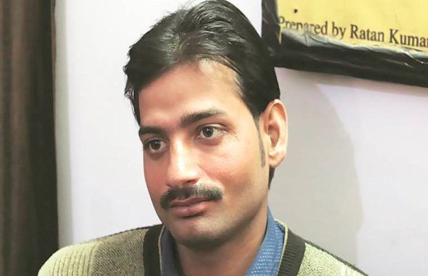 सोशल मीडिया की अफवाह ने जिंदा राहुल उपाध्याय को मारकर कासगंज में माहौल बिगाड़ा, इन दोषियों पर कार्यवाही पर देरी क्यों? सोशल मीडिया की अफवाह ने जिंदा राहुल उपाध्याय को मारकर कासगंज में माहौल बिगाड़ा, इन दोषियों पर कार्यवाही पर देरी क्यों?