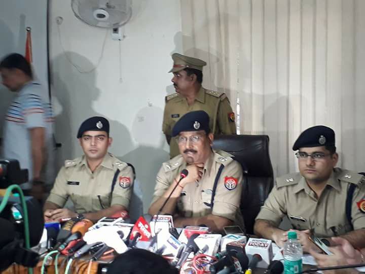 पूर्व MLA ने कराई बीजेपी नेता की हत्या, शातिर शार्प शूटर गिरफ्तार पूर्व MLA ने कराई बीजेपी नेता की हत्या, शातिर शार्प शूटर गिरफ्तार