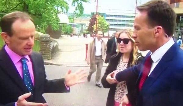 लाइव शो पर BBC पत्रकार ने महिला को गलत जगह छुआ फिर पड़ा थप्पड़, देखें वीडियो