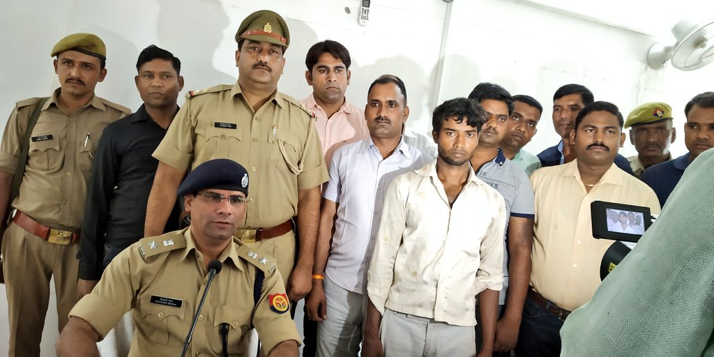 कासगंज एसपी ने किया आठ वर्षीय बालिका की हत्या का खुलासा, आरोपी को भेजा जेल कासगंज एसपी ने किया आठ वर्षीय बालिका की हत्या का खुलासा, आरोपी को भेजा जेल