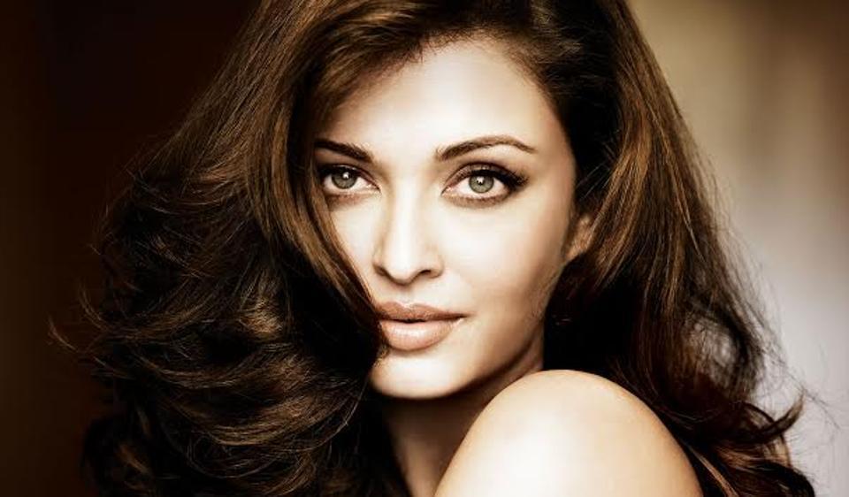 फन्ने खां के सेट पर हुआ हादसा, सेट से वायरल हुआ ऐश्वर्या का फर्स्ट लुक फन्ने खां के सेट पर हुआ हादसा, सेट से वायरल हुआ ऐश्वर्या का फर्स्ट लुक