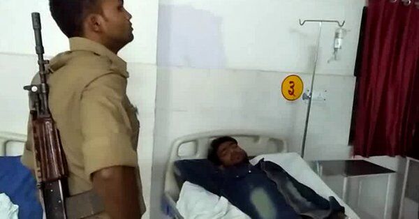 इटावा में बदमाशों से पुलिस की मुठभेड़, थानाध्यक्ष समेत 25 हजार का इनामिया बदमाश घायल इटावा में बदमाशों से पुलिस की मुठभेड़, थानाध्यक्ष समेत 25 हजार का इनामिया बदमाश घायल