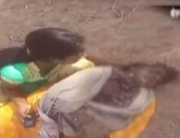 पेड़ काटने का विरोध करना लड़की को पड़ा भारी, जलाया जिंदा पेड़ काटने का विरोध करना लड़की को पड़ा भारी, जलाया जिंदा