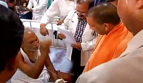 बांदा: CM योगी ने किया जिला अस्पताल का निरीक्षण, मचा हड़कंप
