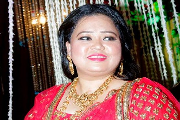 भारती सिंह ने चूड़ा रस्म कार्यक्रम में जमकर लगाए ठुमके, देखें तस्वीरें भारती सिंह ने चूड़ा रस्म कार्यक्रम में जमकर लगाए ठुमके, देखें तस्वीरें