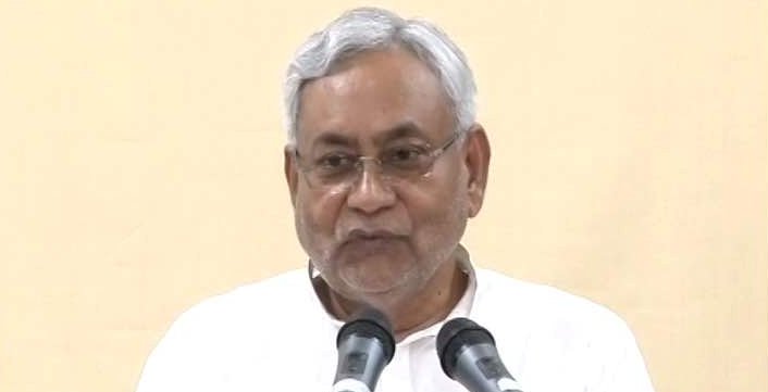 तेजस्वी पर कुछ नहीं बोले लालू, मैंने गठबंधन सरकार चलाने की पूरी कोशिश की : नीतीश कुमार