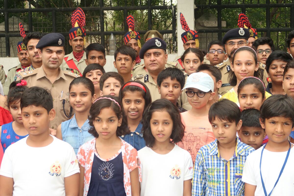 डीजीपी ने नोएडा में समर केंप का किया समापन, एसएसपी अजयपाल शर्मा के कार्यों को सराहा डीजीपी ने नोएडा में समर केंप का किया समापन, एसएसपी अजयपाल शर्मा के कार्यों को सराहा