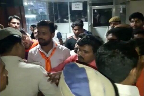 मेरठ: मूर्ति तोड़ने पर दो सम्प्रदायों के बीच मारपीट, हिंदू युवा वाहिनी के चार कार्यकर्ता घायल