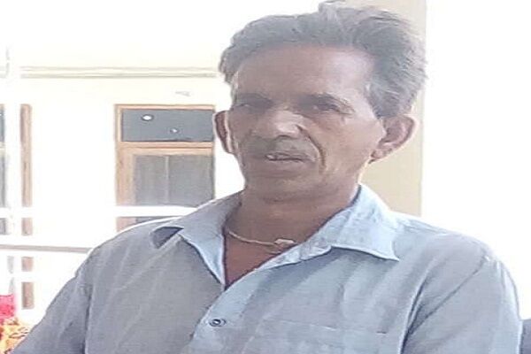 खुले में शौच कर रहीं महिलाओं की फोटो लेने का विरोध पड़ा भारी, अधेड़ की पीट-पीट कर हत्या खुले में शौच कर रहीं महिलाओं की फोटो लेने का विरोध पड़ा भारी, अधेड़ की पीट-पीट कर हत्या