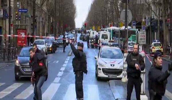 फ्रांस में एक कार ने सैनिकों को मारी टक्कर, छह लोग घायल, दो की हालत गंभीर