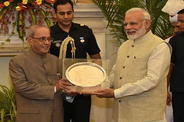 आज PM मोदी सहित सांसद सेंट्रल हॉल में देंगे प्रणब मुखर्जी को विदाई, कल PM ने दिया था भोज आज PM मोदी सहित सांसद सेंट्रल हॉल में देंगे प्रणब मुखर्जी को विदाई, कल PM ने दिया था भोज