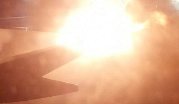 वीडियो वायरल: बाल-बाल बचे 168 यात्री, जब आपस में टकराए दो विमान, लगी आग