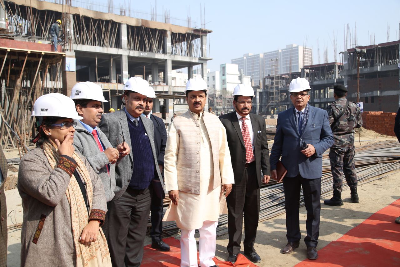 मंत्री डा0 महेश शर्मा 190 करोड की लागत से बन रहे निर्माण कार्य का किया निरीक्षण मंत्री डा0 महेश शर्मा 190 करोड की लागत से बन रहे निर्माण कार्य का किया निरीक्षण