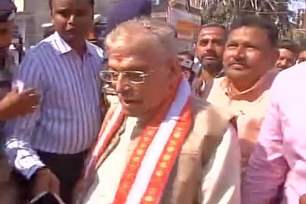 बीजेपी नेता डॉ. मुरली मनोहर जोशी भी अस्पताल में भर्ती, हालत बिगड़ी बीजेपी नेता डॉ. मुरली मनोहर जोशी भी अस्पताल में भर्ती, हालत बिगड़ी