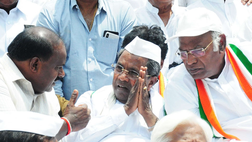 कर्नाटक सरकार संकट में, आठ विधायकों ने दी इस्तीफे की धमकी