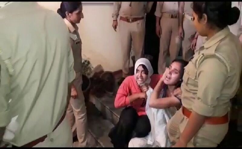 मेरठ जिले में थाने पर दो बहनों का हाई वोल्टेज ड्रामा, इंस्पेक्टर की फाड़ी वर्दी
