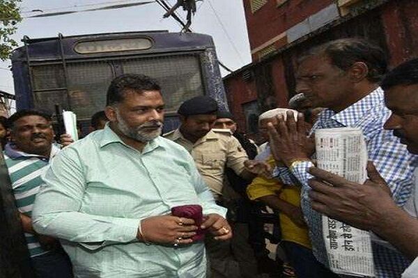 पप्पू यादव को हथकड़ी लगाकर कोर्ट में पेश करने वाले 11 पुलिसकर्मी सस्पेंड