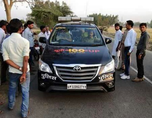 एम्बुलेंस से पहले यूपी 100 ने घायल को पहुँचाया अस्पताल एम्बुलेंस से पहले यूपी 100 ने घायल को पहुँचाया अस्पताल