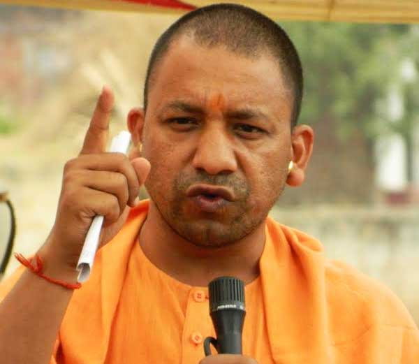 इक ओर जहाँ bjp के विधायक ने ताजमहल को इतिहास का धब्बा बताया, वही सूबे के मुख्यमंत्री योगी ताजमहल में लगाएंगे झाड़ू इक ओर जहाँ bjp के विधायक ने ताजमहल को इतिहास का धब्बा बताया, वही सूबे के मुख्यमंत्री योगी ताजमहल में लगाएंगे झाड़ू