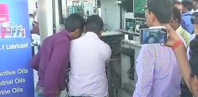 पेट्रोल डीजल की कीमत पर केरल सरकार का बड़ा फैसला, केंद्र सरकार को सबक पेट्रोल डीजल की कीमत पर केरल सरकार का बड़ा फैसला, केंद्र सरकार को सबक