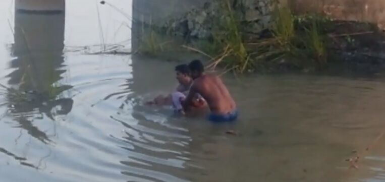 अभी अभी राजस्थान के सवाईमाधोपुर में दर्दनाक हादसा, बस नदी में गिरी, 25  लोंगों की मौत कई घायल