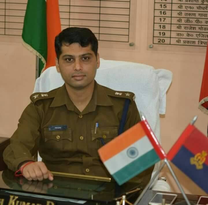 इस आईपीएस ने ट्रांसफर के बाद कुछ ऐसा कहा कि सबके दिल को छू गया इस आईपीएस ने ट्रांसफर के बाद कुछ ऐसा कहा कि सबके दिल को छू गया