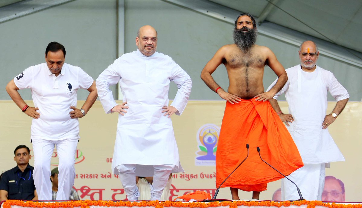 योग दिवस पर बना वर्ल्ड रिकॉर्ड, बाबा रामदेव और अमित शाह ने अहमदाबाद में किया योग