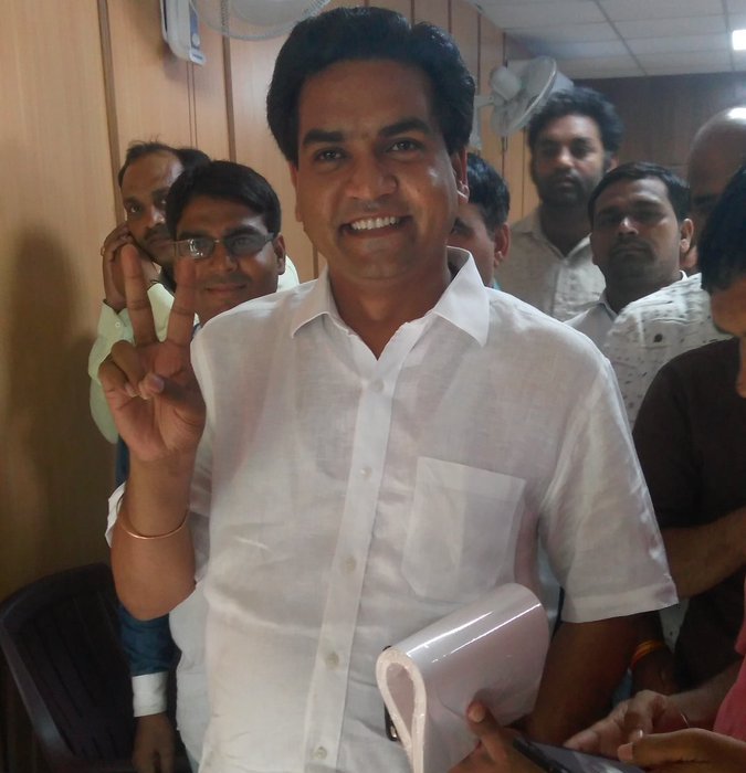 कपिल मिश्र पड़े अकेले, कुमार और योगेन्द्र का मिला समर्थन कपिल मिश्र पड़े अकेले, कुमार और योगेन्द्र का मिला समर्थन