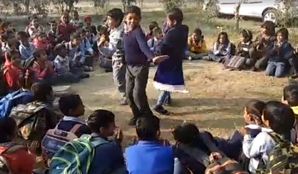 गजब का है ये स्कूल, डांस करते हुए बच्चे सुना रहे हैं 2 का पहाड़ा, वीडियो हुआ वायरल