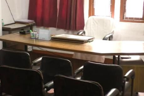 शाहजहांपुर: जिलाधिकारी टीम का छापा, कई कर्मचारी मिले गैर हाजिर शाहजहांपुर: जिलाधिकारी टीम का छापा, कई कर्मचारी मिले गैर हाजिर