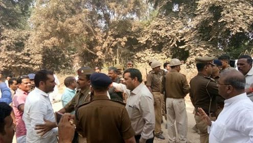 हाय रे योगी शासन हाय रे प्रशासन सुलग रहा जौनपुर, जिला प्रसाशन पर उठ रहे चार बड़े सवाल! हाय रे योगी शासन हाय रे प्रशासन सुलग रहा जौनपुर, जिला प्रसाशन पर उठ रहे चार बड़े सवाल!