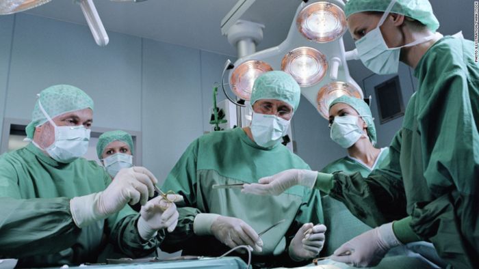 पेट में थी दर्द की शिकायत, ऑपरेशन में निकला कुछ एेसा कि डॉक्टर भी रह गए दंग