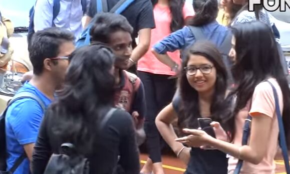 जब लड़की ने लड़को से मांगी पोर्न फिल्म, फिर क्या हुआ देखें वीडियो जब लड़की ने लड़को से मांगी पोर्न फिल्म, फिर क्या हुआ देखें वीडियो