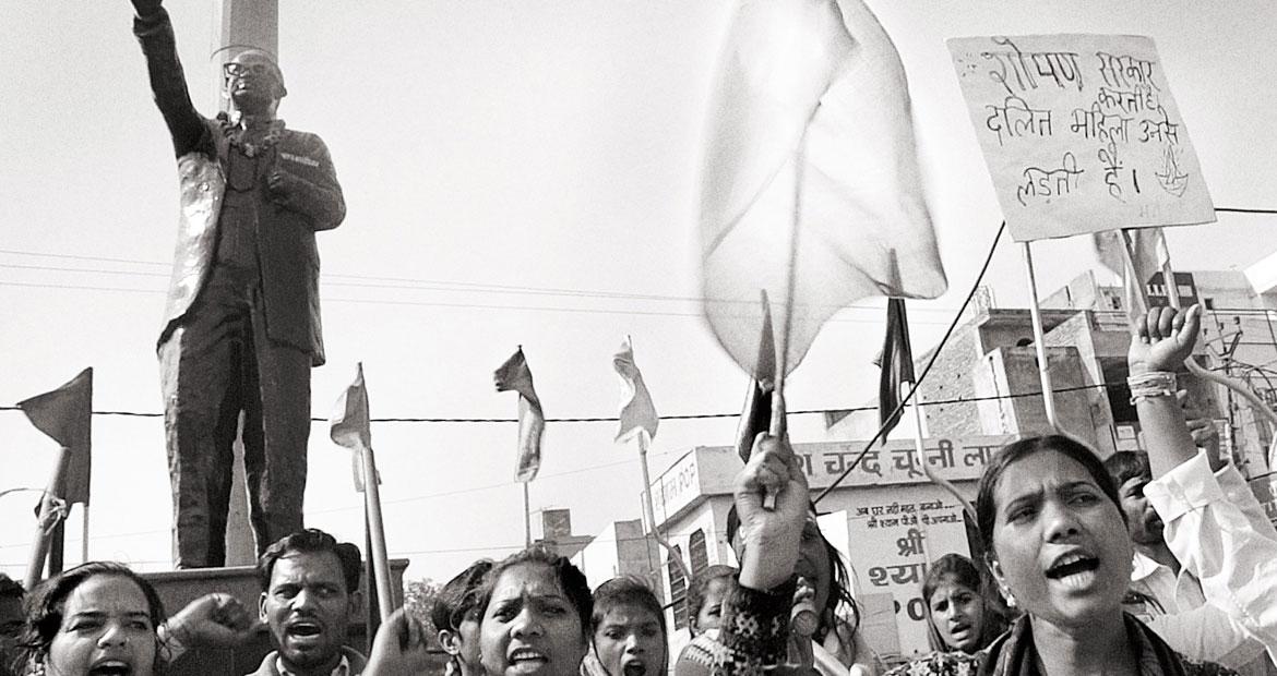 विश्लेषण : दो-चार लोगों को ख़ास पदों पर बिठा देने से दलितों का भला नहीं होगा? विश्लेषण : दो-चार लोगों को ख़ास पदों पर बिठा देने से दलितों का भला नहीं होगा?