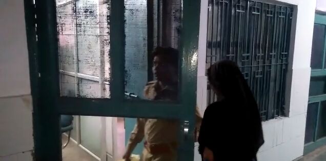 बिजनौर में नावालिग़ से पत्नी ने कमरे में ले जाकर पति से करवाया रेप!