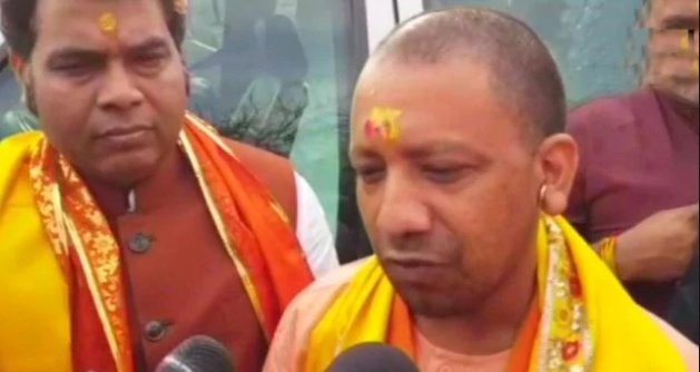 होली मनाने मथुरा पहुंचे योगी, ईद मनाने के सवाल पर दिया ये जवाब होली मनाने मथुरा पहुंचे योगी, ईद मनाने के सवाल पर दिया ये जवाब