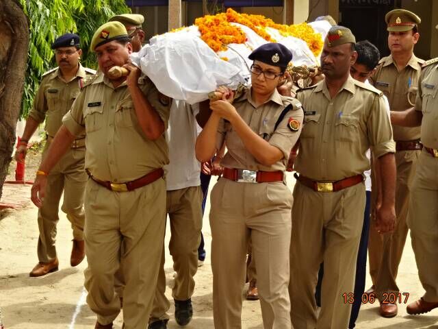 सपा नेता नरेंद्र भाटी के गनर सिपाही अनुज की मौत