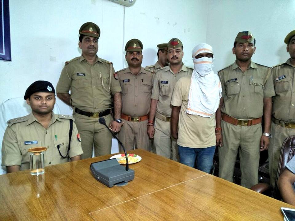 5 हजार का इनामी बदमाश चढ़ा पुलिस के हत्थे