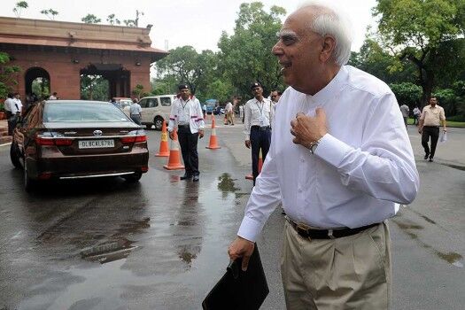 EVM को लेकर कपिल सिब्बल की बात सुप्रीम कोर्ट ने सुनी, EC को नोटिस भी दिया, फिर लगाई जो फटकार उसके बाद ......? EVM को लेकर कपिल सिब्बल की बात सुप्रीम कोर्ट ने सुनी, EC को नोटिस भी दिया, फिर लगाई जो फटकार उसके बाद ......?