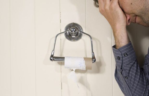 बाथरूम में बैठे खेलते रहे मोवाइल पर गेम, लेकिन देखा तो यह अंग शरीर से बाहर था, और फिर.....?