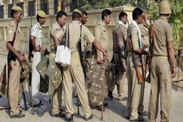 गाजियाबाद में पुलिस टीम पर जानलेवा हमला, सिपाही को लगी गोली गाजियाबाद में पुलिस टीम पर जानलेवा हमला, सिपाही को लगी गोली