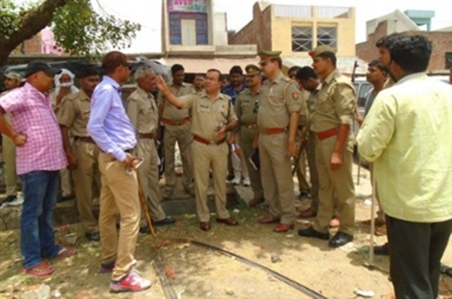 बीजेपी के कैविनेट मंत्री के रिश्तेदार ने कस्बा में सरेआम चलाई गोलियां, मच गया हडकम्प