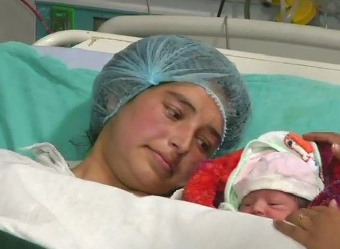 माँ के साहस को सलाम, गोली लगने के बाद दिया बच्ची को जन्म